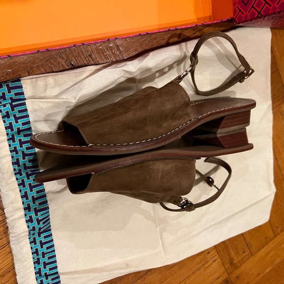Tory Burch designer tan suede sandals with ankle strap - Picture 4 of 5